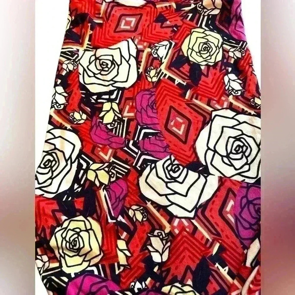 Lularoe TC2 Plus size rose leggings ..red, pink, cream,ivory,blue, white. NWOT - Picture 2 of 6